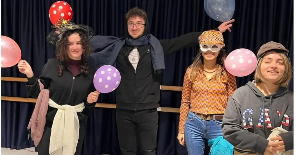 Oyuncu Olmak İstiyorum Ama Hangi Eğitimleri Almalıyım
